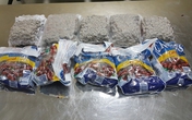 12kg cần sa "ẩn" trong các bịch trái cây từ Mỹ về Việt Nam 12kg cần sa "ẩn" trong các bịch trái cây từ Mỹ về Việt Nam
