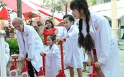 Minh Hà và Uyên Bùi cùng con trải nghiệm 1 ngày làm “nhà khoa học” Minh Hà và Uyên Bùi cùng con trải nghiệm 1 ngày làm “nhà khoa học”