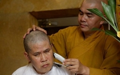 Đau đớn tột cùng, Phước Sang xuống tóc khi ba qua đời Đau đớn tột cùng, Phước Sang xuống tóc khi ba qua đời