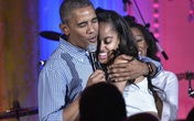 Cựu tổng thống Obama khóc sụt sịt khi tiễn con gái vào đại học Cựu tổng thống Obama khóc sụt sịt khi tiễn con gái vào đại học