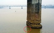 Quả bom gần trụ cầu Long Biên sẽ được xử lý như thế nào? Quả bom gần trụ cầu Long Biên sẽ được xử lý như thế nào?