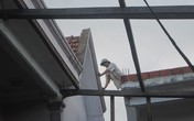 Hai lần đón tay con, hai lần cha rơi nước mắt Hai lần đón tay con, hai lần cha rơi nước mắt
