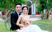 Cô gái dễ thương tự nguyện là “đôi chân” cho chàng trai tật nguyền Cô gái dễ thương tự nguyện là “đôi chân” cho chàng trai tật nguyền