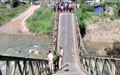 Sạt lở, giao thông tê liệt do mưa lũ vùng núi Bắc Bộ Sạt lở, giao thông tê liệt do mưa lũ vùng núi Bắc Bộ