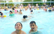 Những ai đến bể bơi nhưng chỉ nên... ngồi trên bờ Những ai đến bể bơi nhưng chỉ nên... ngồi trên bờ