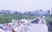 Tiên Du, Bắc Ninh: Nhà có đám ma, phải thuê máy xúc về dọn... rác Tiên Du, Bắc Ninh: Nhà có đám ma, phải thuê máy xúc về dọn... rác