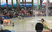 TP.HCM: Vũ công mặc bikini nhảy phản cảm trước mặt hàng trăm trẻ nhỏ TP.HCM: Vũ công mặc bikini nhảy phản cảm trước mặt hàng trăm trẻ nhỏ