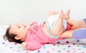 Con mắc sỏi thận vì bố mẹ lười thay bỉm, đây là lỗi bà mẹ bỉm sữa nào cũng mắc Con mắc sỏi thận vì bố mẹ lười thay bỉm, đây là lỗi bà mẹ bỉm sữa nào cũng mắc