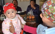Hình ảnh mới nhất của bé sơ sinh bị bỏ rơi trước chùa Phúc Linh Hình ảnh mới nhất của bé sơ sinh bị bỏ rơi trước chùa Phúc Linh