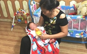 Nghệ An: Bé trai khoảng 20 ngày tuổi bị bỏ trước trạm y tế phường Nghệ An: Bé trai khoảng 20 ngày tuổi bị bỏ trước trạm y tế phường