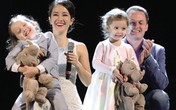Chuyện tình “phi công – máy bay” showbiz Việt: Ca sĩ Hồng Nhung và hạnh phúc viên mãn Chuyện tình “phi công – máy bay” showbiz Việt: Ca sĩ Hồng Nhung và hạnh phúc viên mãn
