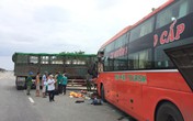 Thêm một xe khách giường nằm va chạm xe đầu kéo, phụ xe thiệt mạng Thêm một xe khách giường nằm va chạm xe đầu kéo, phụ xe thiệt mạng