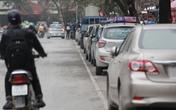 "Chiến dịch" đòi lại vỉa hè ở Hà Nội: Người đi ô tô "méo mặt" tìm chỗ đậu "Chiến dịch" đòi lại vỉa hè ở Hà Nội: Người đi ô tô "méo mặt" tìm chỗ đậu