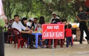 Ăn xin, hàng rong bủa vây ngôi chùa linh thiêng bậc nhất xứ Thanh Ăn xin, hàng rong bủa vây ngôi chùa linh thiêng bậc nhất xứ Thanh