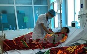 Uống 1 lít rượu trắng, 7 thanh niên nhập viện nghi ngộ độc methanol Uống 1 lít rượu trắng, 7 thanh niên nhập viện nghi ngộ độc methanol