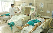 Uống nửa lít rượu trắng mua ở Đan Phượng, người đàn ông bị mờ mắt, đau đầu, buồn nôn Uống nửa lít rượu trắng mua ở Đan Phượng, người đàn ông bị mờ mắt, đau đầu, buồn nôn