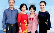 Bố mẹ và em gái tới mừng Uyên Linh ra album mới Bố mẹ và em gái tới mừng Uyên Linh ra album mới