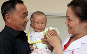 Cậu bé bị nhầm là đeo mặt nạ vì mắc chứng bệnh lạ Cậu bé bị nhầm là đeo mặt nạ vì mắc chứng bệnh lạ