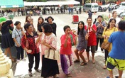 Chồng chết vì ung thư, vợ rủ hội chị em bạn dì đến "quẩy" tưng bừng trong tang lễ và sự thật phía sau Chồng chết vì ung thư, vợ rủ hội chị em bạn dì đến "quẩy" tưng bừng trong tang lễ và sự thật phía sau