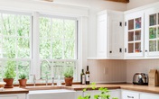 Mê mẩn 15 cửa sổ kính vừa đẹp vừa nên thơ của những căn bếp này Mê mẩn 15 cửa sổ kính vừa đẹp vừa nên thơ của những căn bếp này