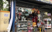 Dãy phố mỗi cửa hàng rộng 1m2 tồn tại 40 năm giữa Hà Nội Dãy phố mỗi cửa hàng rộng 1m2 tồn tại 40 năm giữa Hà Nội