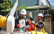 Sát hạch tay nghề cho công nhân đội sửa chữa điện nóng Sát hạch tay nghề cho công nhân đội sửa chữa điện nóng
