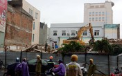 Đà Nẵng: 4 người thương vong khi tháo dỡ tòa nhà đầu cầu Sông Hàn Đà Nẵng: 4 người thương vong khi tháo dỡ tòa nhà đầu cầu Sông Hàn