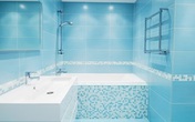 Đưa biển về nhà trong mùa hè nóng bức với phòng tắm màu xanh mát lịm Đưa biển về nhà trong mùa hè nóng bức với phòng tắm màu xanh mát lịm