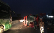 Trên đường về quê ăn Tết, xe giường nằm bị lật khiến 14 người nhập viện Trên đường về quê ăn Tết, xe giường nằm bị lật khiến 14 người nhập viện
