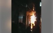 Hà Nội: Bị phóng hỏa trong đêm tối, 3 người trong một gia đình bị thương nặng Hà Nội: Bị phóng hỏa trong đêm tối, 3 người trong một gia đình bị thương nặng