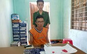Bắt nghi phạm giấu hơn 1.600 viên ma túy trong xe máy Bắt nghi phạm giấu hơn 1.600 viên ma túy trong xe máy