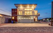 Không thể tin được ngôi nhà cực khang trang này lại được làm từ thùng container thừa Không thể tin được ngôi nhà cực khang trang này lại được làm từ thùng container thừa