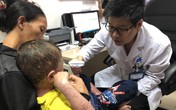 Bệnh vẩy nến tự đắp lá thuốc, toàn thân sùi như da cóc Bệnh vẩy nến tự đắp lá thuốc, toàn thân sùi như da cóc