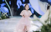 Ngạc nhiên với vẻ lộng lẫy của các bé thiên thần khi diện váy cưới Calla Kids của NTK Phương Linh Ngạc nhiên với vẻ lộng lẫy của các bé thiên thần khi diện váy cưới Calla Kids của NTK Phương Linh