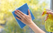 Cửa kính dùng 10 năm vẫn sáng bóng chỉ với 1 nhúm muối và 8 “tuyệt chiêu” đơn giản này! Cửa kính dùng 10 năm vẫn sáng bóng chỉ với 1 nhúm muối và 8 “tuyệt chiêu” đơn giản này!
