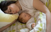 Để trẻ không gặp nguy khi ngủ cùng bố mẹ, nhất định phải biết điều này Để trẻ không gặp nguy khi ngủ cùng bố mẹ, nhất định phải biết điều này