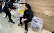 Mẹ già 70 tuổi bờ phờ chen lấn mua tặng 2 con dâu bộ nồi giảm giá Mẹ già 70 tuổi bờ phờ chen lấn mua tặng 2 con dâu bộ nồi giảm giá