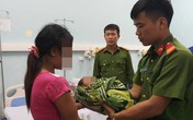 Trần tình ngây ngô của người mẹ bán con mới sinh lấy 32 triệu đồng Trần tình ngây ngô của người mẹ bán con mới sinh lấy 32 triệu đồng