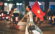 Nghệ sĩ Chiều Xuân vác cờ đi 'bão' ăn mừng bóng đá gây sốt Nghệ sĩ Chiều Xuân vác cờ đi 'bão' ăn mừng bóng đá gây sốt