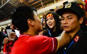 Cảm động những món quà đặc biệt của người hùng sân cỏ sau phút đăng quang Cảm động những món quà đặc biệt của người hùng sân cỏ sau phút đăng quang