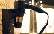 Máy sấy tóc “giết người không dao”, lấy mạng cả nhà vì thói quen chị em nào cũng mắc Máy sấy tóc “giết người không dao”, lấy mạng cả nhà vì thói quen chị em nào cũng mắc