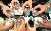 Tránh “chồng uống cạn, vợ gặp nạn” vì tiệc tùng cuối năm Tránh “chồng uống cạn, vợ gặp nạn” vì tiệc tùng cuối năm