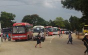 “Cháy” xe du lịch, nhà xe “chặt chém” gấp 3 - 4 lần “Cháy” xe du lịch, nhà xe “chặt chém” gấp 3 - 4 lần