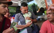 Lạm phát ở Venezuela: Dùng bao tải thay cho ví, cân tiền thay vì đếm Lạm phát ở Venezuela: Dùng bao tải thay cho ví, cân tiền thay vì đếm