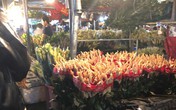 Tắc đường, chợ hoa Quảng Bá "vỡ trận" đêm trước ngày 8/3 Tắc đường, chợ hoa Quảng Bá "vỡ trận" đêm trước ngày 8/3