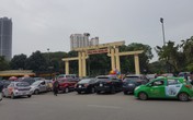 Vỉa hè nhiều nơi ở Hà Nội - như chưa hề có cuộc... ra quân (1): Gần trụ sở Công an quận, nhiều nhà hàng lớn vẫn chiếm dụng vỉa hè Vỉa hè nhiều nơi ở Hà Nội - như chưa hề có cuộc... ra quân (1): Gần trụ sở Công an quận, nhiều nhà hàng lớn vẫn chiếm dụng vỉa hè