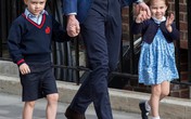 Tan chảy với hành động của Hoàng tử George dành cho em gái Charlotte khi vừa rời tay bố bước vào bệnh viện thăm em Tan chảy với hành động của Hoàng tử George dành cho em gái Charlotte khi vừa rời tay bố bước vào bệnh viện thăm em