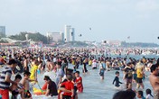 Bãi biển Vũng Tàu đông người đông như kiến dịp 30/4 Bãi biển Vũng Tàu đông người đông như kiến dịp 30/4