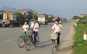 Hiểm họa chực chờ học sinh dàn xe đi ngược quốc lộ Hiểm họa chực chờ học sinh dàn xe đi ngược quốc lộ