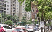 Băng rôn quảng cáo cũ, rách nát nhan nhản khắp đường phố Băng rôn quảng cáo cũ, rách nát nhan nhản khắp đường phố